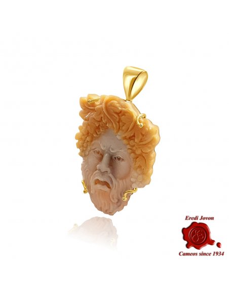 Dettaglio artigianale cammeo Bacco oro