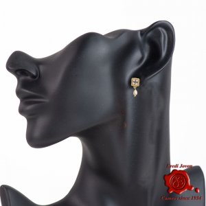 Flower Cameo & Pearl Earrings 2