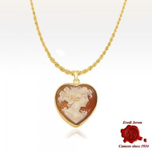 Heart-Shaped Cameo Pendant In Yellow Gold With Woman’s Profile 2