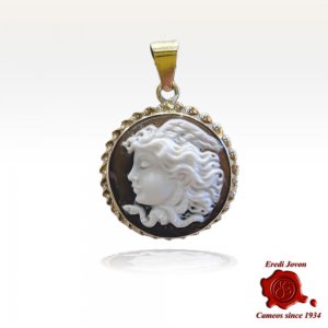 Medusa Cameo Pendant in Gold