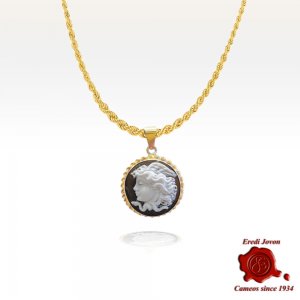 Medusa Cameo Pendant in Gold 2