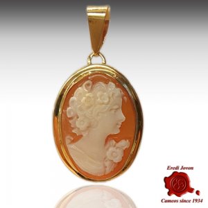 Shell Cameo Necklace Gold