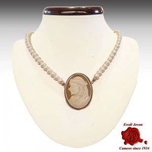 Carnival Cameo Necklace... 2