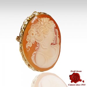 Hand Carved Shell Cameo Brooch in Gold 2