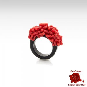 Anello in Corallo Rosso Grezzo e Ebano 2
