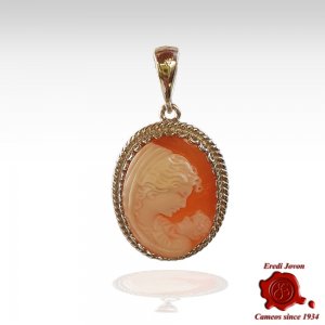 Mother with Child Cameo...