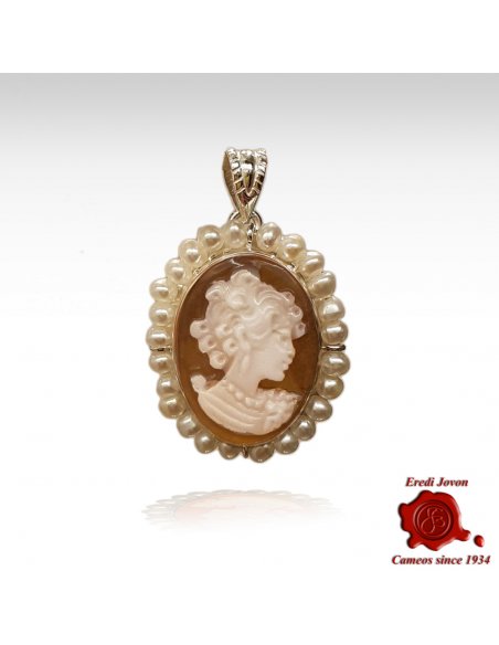 Cameo Pendant with Pearl Set in Silver