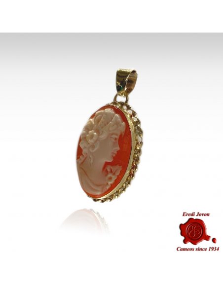Cameo Necklace Gold