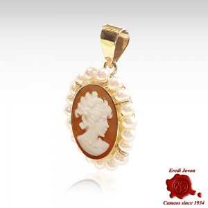Gold Cameo Pendant with Pearls | Grace of Venice 2