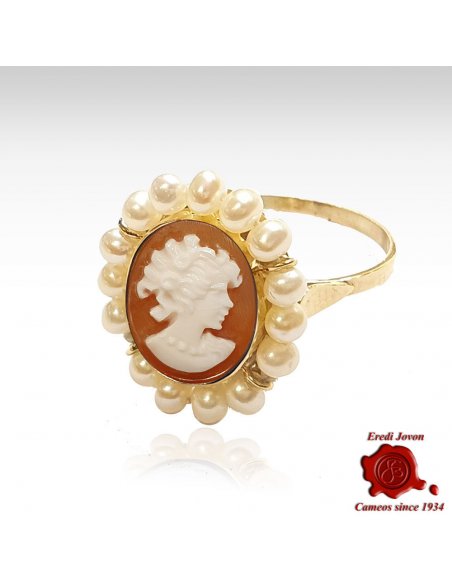 Traditional Cameo Gold Ring with Pearls