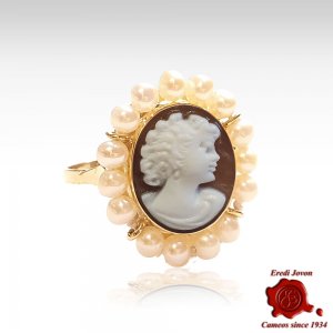 Brown Cameo Gold Ring with Pearls 2